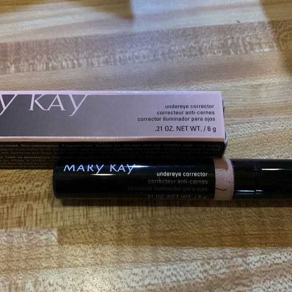 Mary Kay undereye corrector .21 oz NWT - Picture 3 of 3